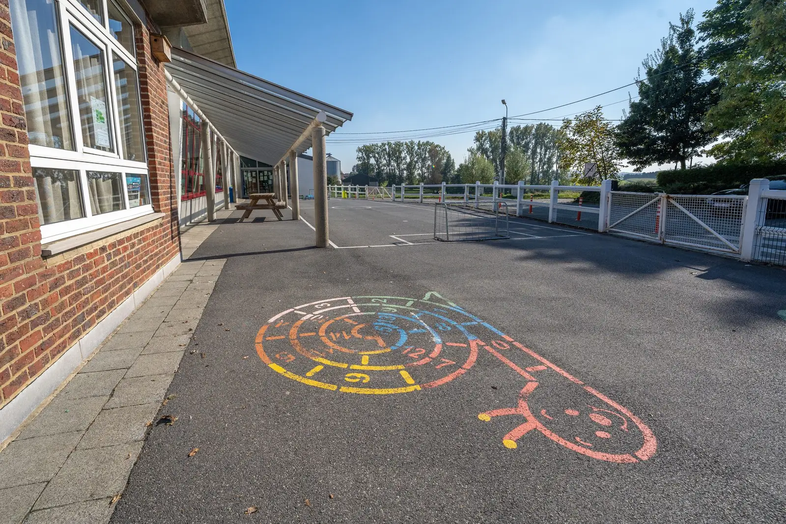 La cour de récréation et ses jeux peints au sol